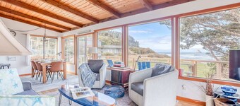 Oceanfront cottage with hot tub beach access fireplace and WiFi Dog friendly