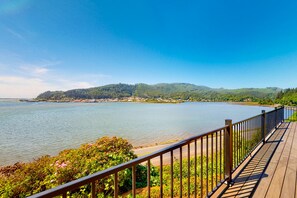 Property grounds - Bayview home with a deck overlooking the locally famous Ghost Hole fishing spot (Bay City)