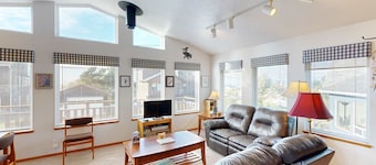 Cozy coastal home with deck ocean views and firepit 4 blocks to beach