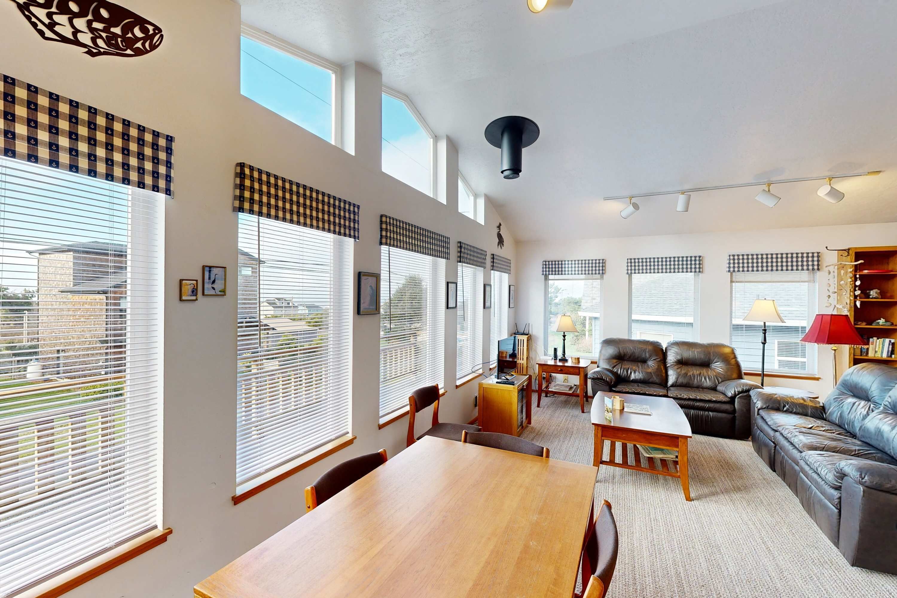 Télévision, lecteur de DVD, chaîne hi-fi, espaces bureaux