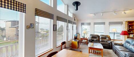 Télévision, lecteur de DVD, chaîne hi-fi, espaces bureaux