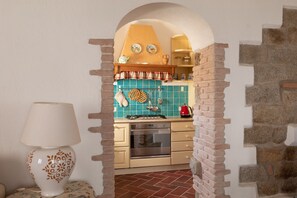 Refrigerador, horno, lavavajillas y tetera eléctrica 