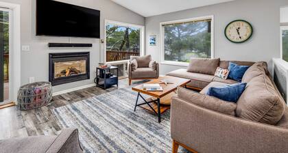 Home with gas fireplace washer dryer and 2 outdoor spaces walk to beach