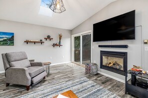 TV, fireplace, offices - Home with gas fireplace washer dryer and 2 outdoor spaces walk to beach (Tierra Del Mar)