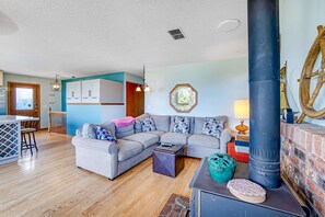 Televisión, reproductor de DVD, oficina