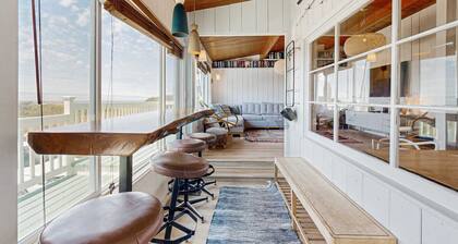 Waterfront house with ocean views and gorgeous sunsets dog friendly