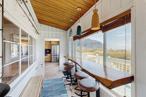 Dining - Waterfront house with ocean views & gorgeous sunsets - dog-friendly (Cape Meares)