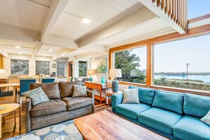 TV, DVD player, stereo, offices - Ocean and lake view home with private hot tub and beach access (Cape Meares)