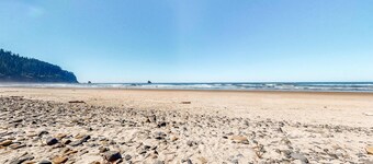 Family Friendly Coastal Home with Free WiFi Washer Dryer and Easy Beach Access