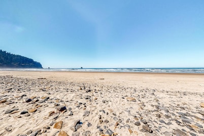 Family Friendly Coastal Home with Free WiFi Washer Dryer and Easy Beach Access