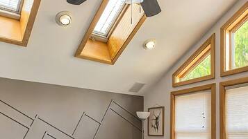 3 chambres, fer et planche à repasser, Wi-Fi, draps fournis