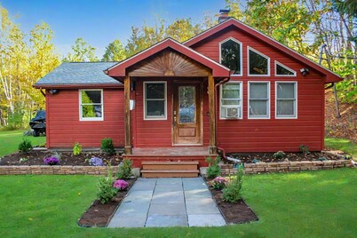 Stylish Mountain Cabin Close To Jiminy Peak