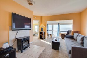 Living area - Bright Oceanfront Home with Stunning Pacific & Bay Views - Near Town (Netarts)