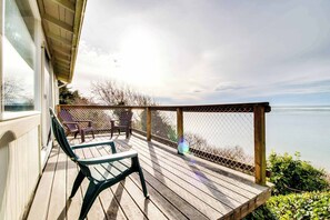 Terrace/patio - Bright Oceanfront Home with Stunning Pacific & Bay Views - Near Town (Netarts)