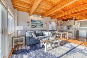 TV, fireplace, stereo - Spacious Homey Dog Friendly House with Fireplace and Beach and Ocean Views (Netarts)
