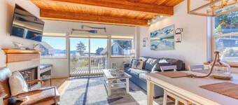 Spacious Homey Dog Friendly House with Fireplace and Beach and Ocean Views