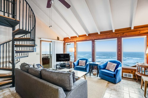 Beachfront Dog Friendly Cottage with Private Hot Tub Fireplace and Ocean Views