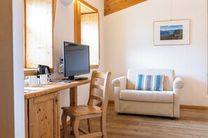 Comfort Double Room, Mountain View - La Fiorida Agri Relais (Mantello)