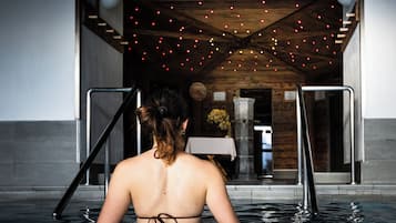 Salas de tratamiento para parejas, sauna y tina de hidromasaje