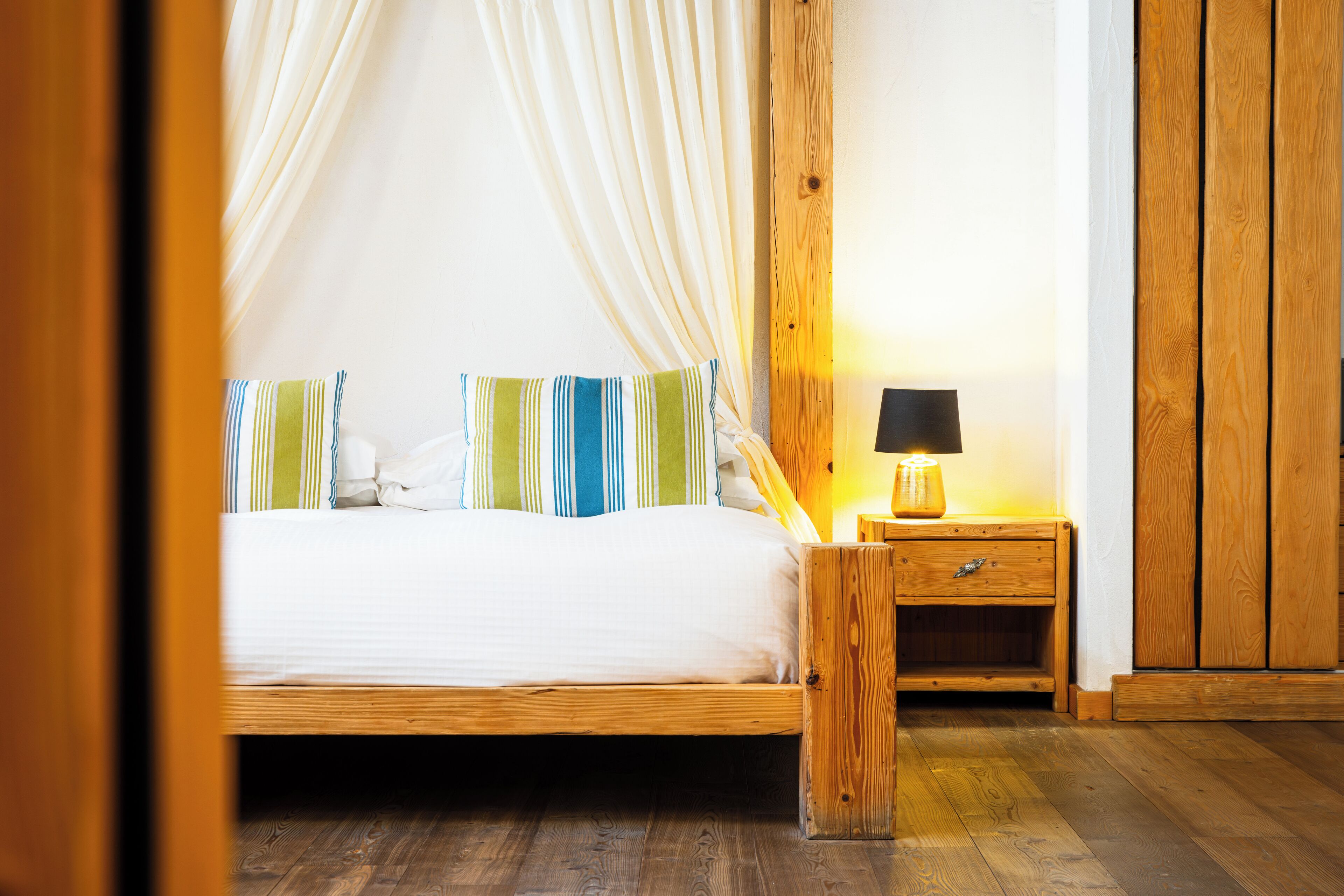 コンフォート ダブルルーム マウンテンビュー | セーフティボックス (室内)、デスク、ノートパソコン用作業スペース、WiFi (無料)