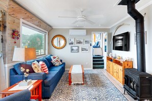 TV, fireplace, DVD player, stereo - Nautical Themed Family Friendly Beach House with Three Arches View (Oceanside)