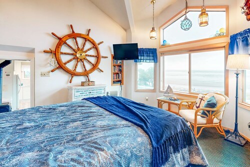 Nautical Themed Family Friendly Beach House with Three Arches View