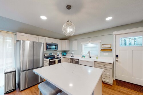 Renovated dog friendly cottage with a covered porch deck yard and washer dryer