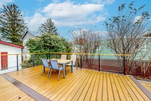 Outdoor dining - Renovated dog friendly cottage with a covered porch deck yard and washer dryer (Netarts)