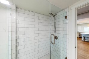 Shower, towels, shampoo
