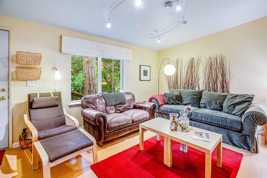 Dog-friendly Retreat With Deck, Fire Pit & Walk To Beach - Oceanside, OR