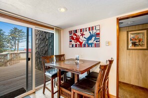 Dining - Dog friendly home with water views washer dryer and fireplace close to beaches (Netarts)