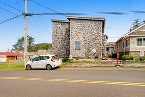 Exterior - Dog friendly home with water views washer dryer and fireplace close to beaches (Netarts)