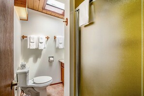 Shower, hair dryer, towels, shampoo - Dog friendly home with water views washer dryer and fireplace close to beaches (Netarts)