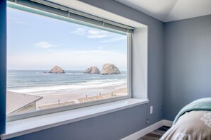 4 bedrooms, WiFi, bed sheets - Oceanview Group Getaway in Prime Beachside Location (Oceanside)
