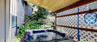 Bay view dog friendly home with a pool table and children s items