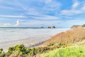 Beach nearby - House near the beach with ocean views wood stove and telescope (Oceanside)