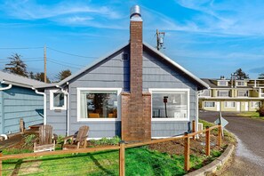 Exterior - Quaint oceanfront hideaway with open layout fireplace central AC and gas grill (Netarts)