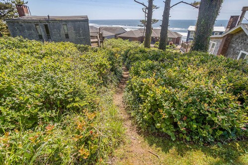 Oceanview Escape with Sweeping Views and Easy Beach Access