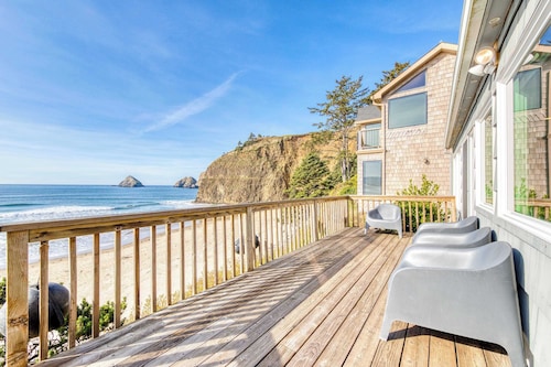 Charming Oceanfront Getaway with Gorgeous Water Views and Easy Beach Access