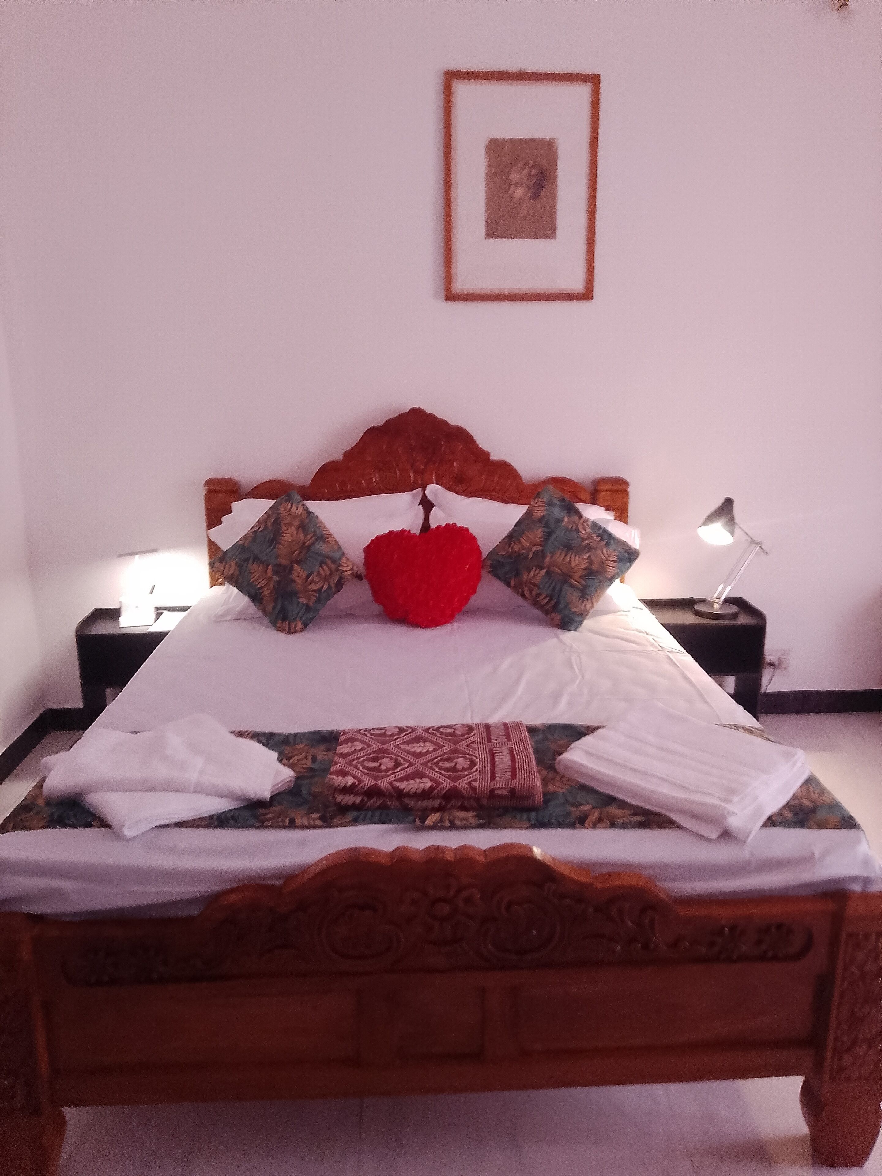 Luxury Bungalow, Garden View | Iron/ironing board, free WiFi