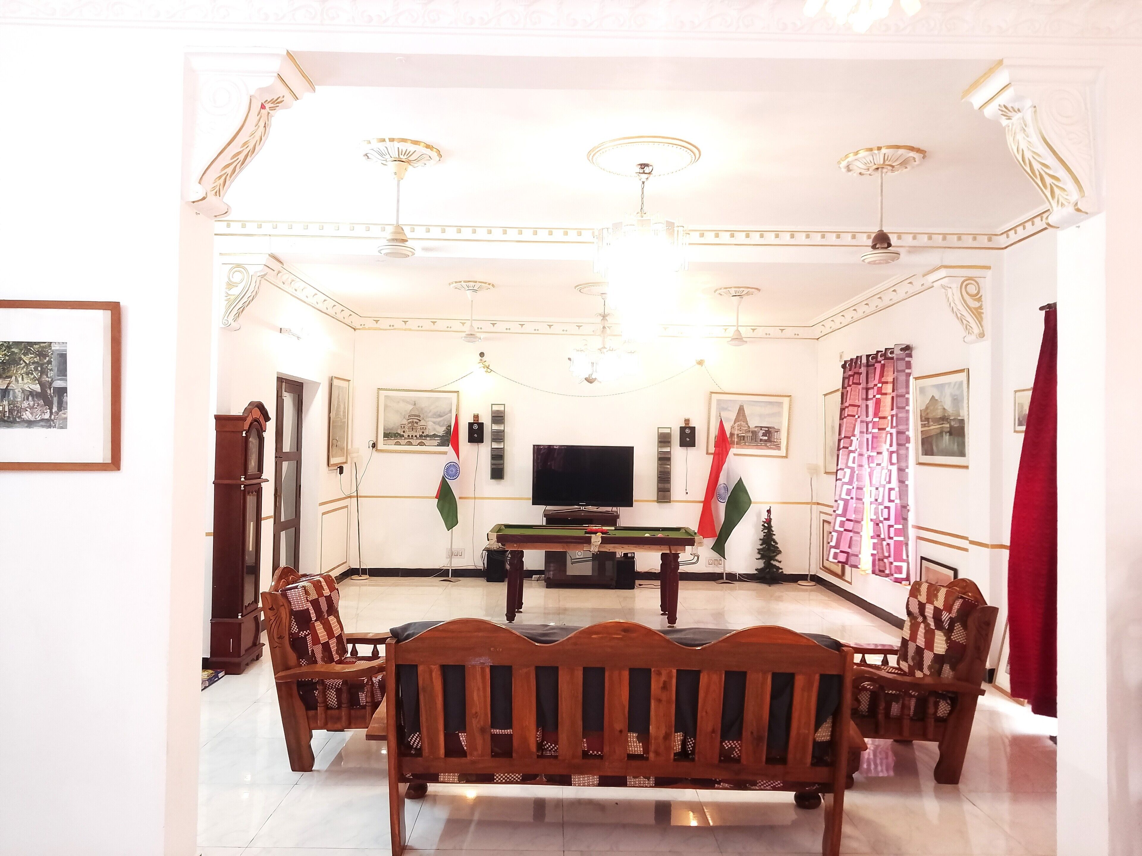 Luxury Bungalow, Garden View | Living area