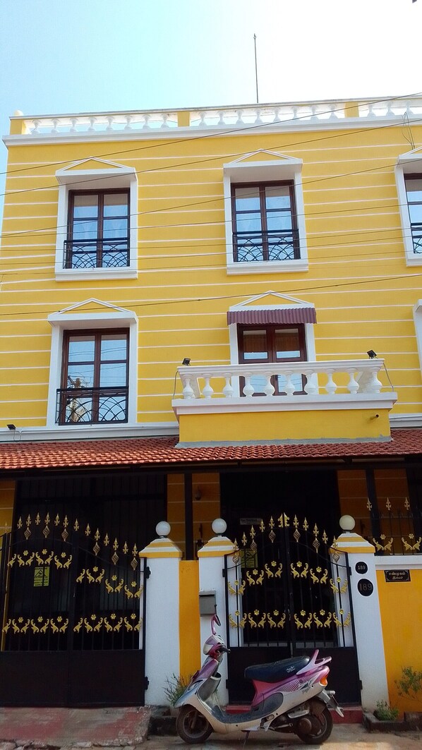 Fachada de la propiedad