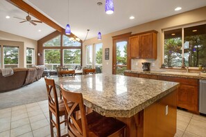 Interior - Spacious Oceanside Home with Private Hot Tub and Pacific Views Dog Friendly (Oceanside)