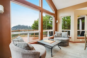Interior - Spacious Oceanside Home with Private Hot Tub and Pacific Views Dog Friendly (Oceanside)