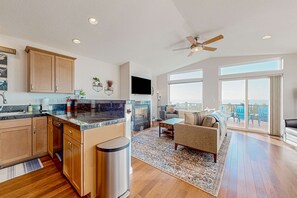 TV, fireplace, table football - Spectacular ocean view home with fireplace and large decks dog friendly (Oceanside)