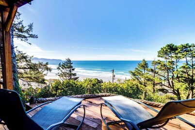 Cozy house with WiFi sweeping ocean views and nearby beach access