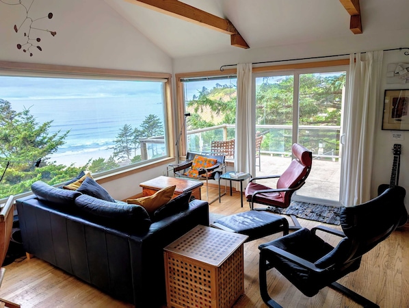 Living area - Airy Beach Home with Two Decks, Ocean Views - Close to Beach Access (Oceanside)