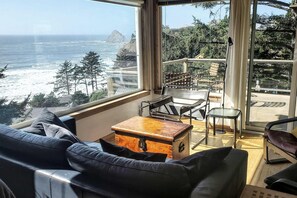 Living area - Airy Beach Home with Two Decks, Ocean Views - Close to Beach Access (Oceanside)