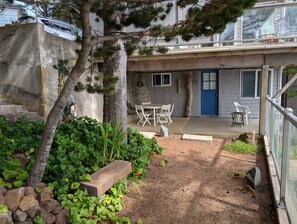 Outdoor dining - Airy Beach Home with Two Decks, Ocean Views - Close to Beach Access (Oceanside)