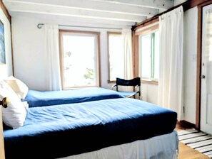 Room - Airy Beach Home with Two Decks, Ocean Views - Close to Beach Access (Oceanside)